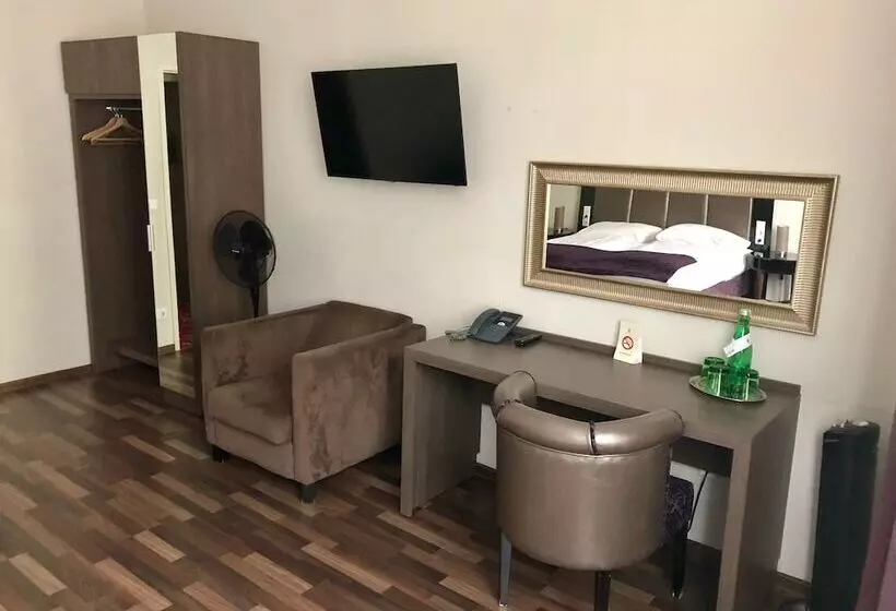 Fotos del hotel Pension Baron Am Schottentor:  23