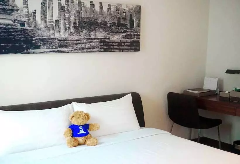 S33 Compact Sukhumvit