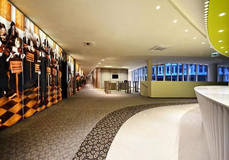 Fotos del hotel Sound Garden  Airport:  9