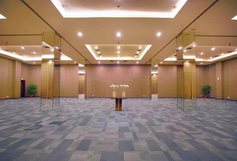 Fotos del hotel Aston Jember Hotel & Conference Center:  3