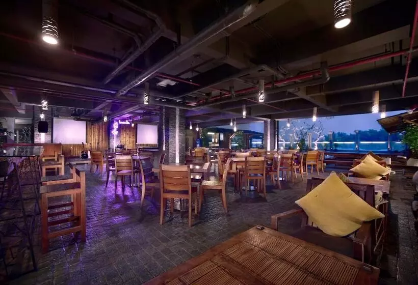 Fotos del hotel Aston Jember Hotel & Conference Center:  6