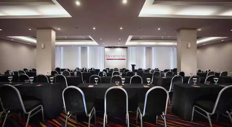 Fotos del hotel Fave  Pantai Losari Makassar:  5