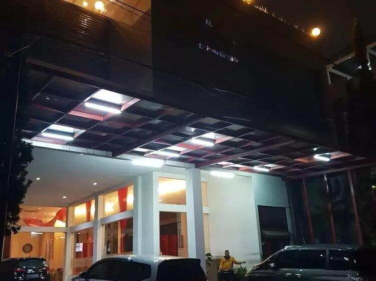 Scarlet Kebon Kawung