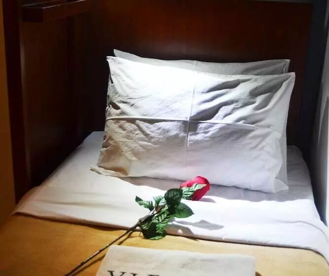 Vip Suite Hostel  Makati