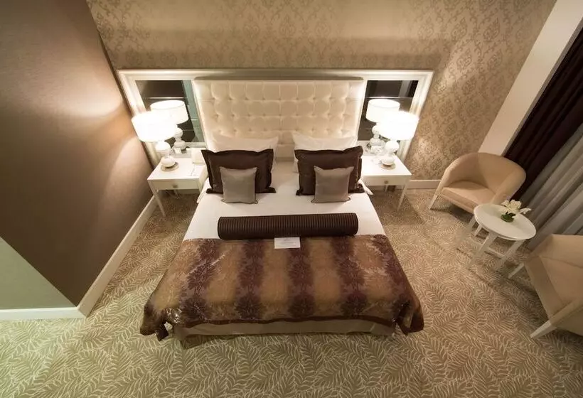 Fotos del hotel Triumph City  & Residences:  21