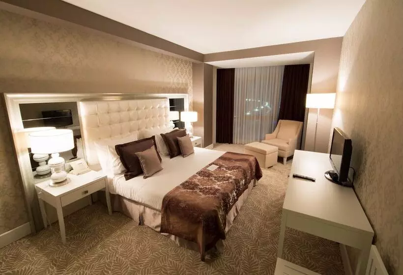 Fotos del hotel Triumph City  & Residences:  9