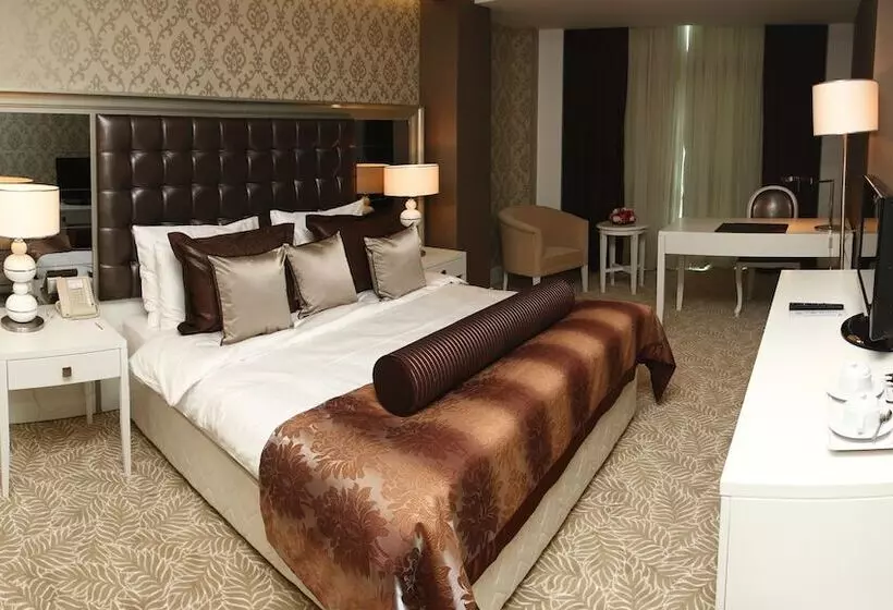 Fotos del hotel Triumph City  & Residences:  17