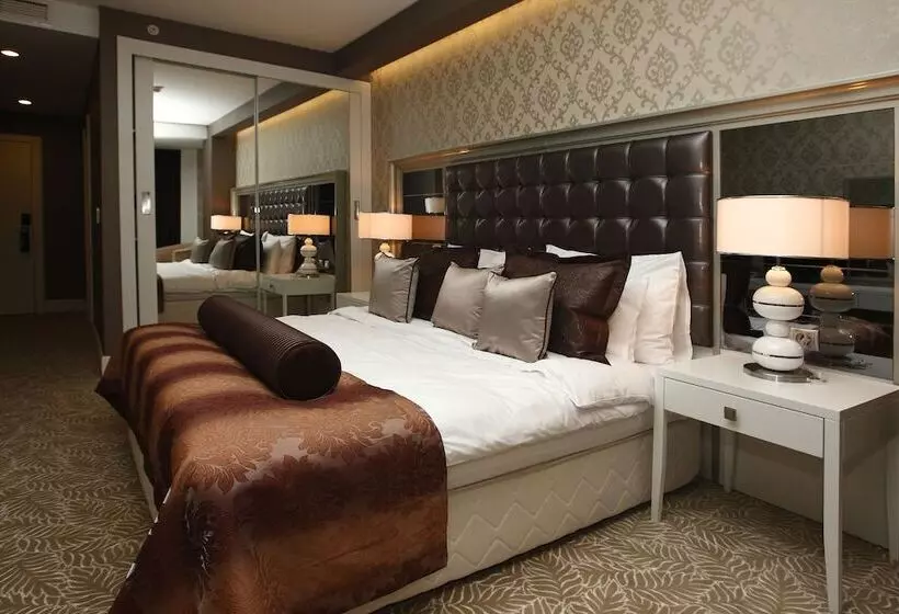 Fotos del hotel Triumph City  & Residences:  18