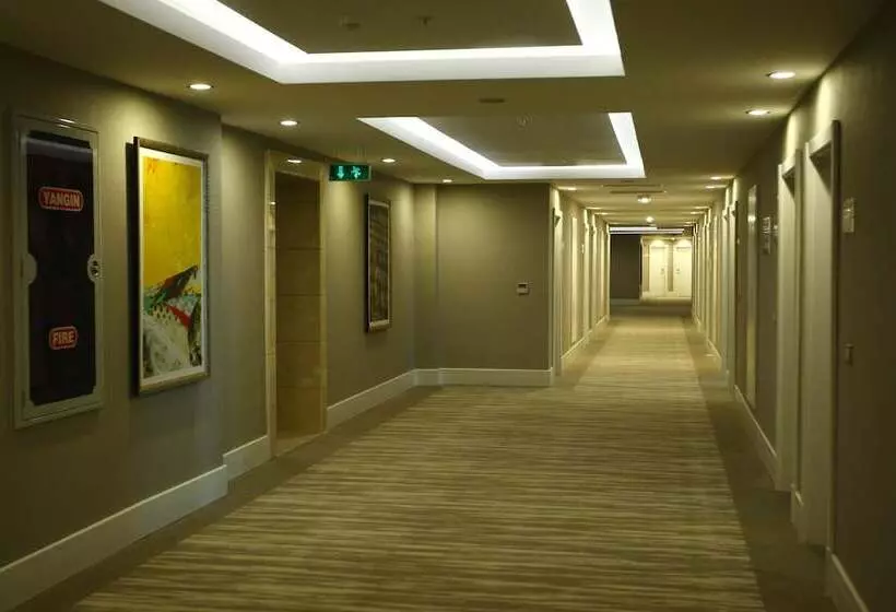 Fotos del hotel Triumph City  & Residences:  3