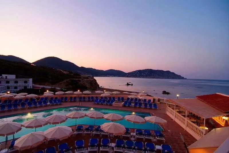 Fotos del hotel Invisa  Club Cala Blanca:  6
