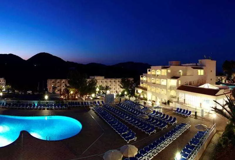 Fotos del hotel Invisa  Club Cala Blanca:  21