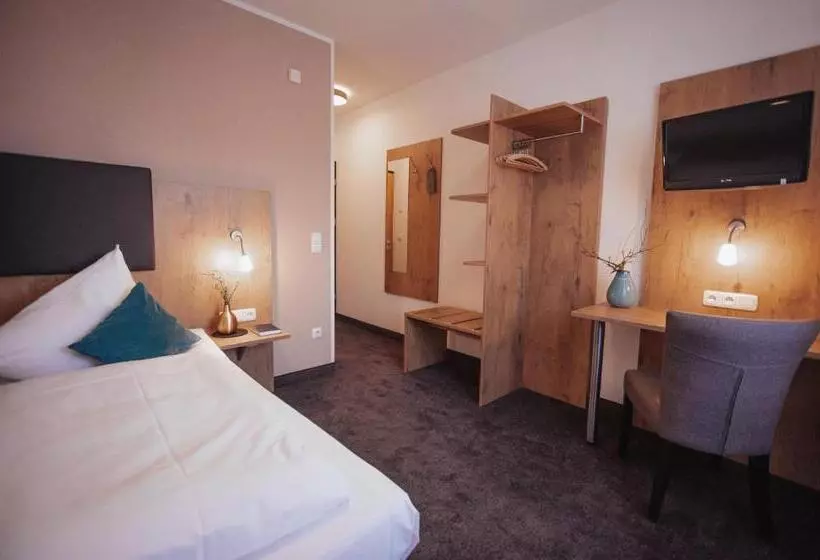 Am Hachinger Bach By Blattl