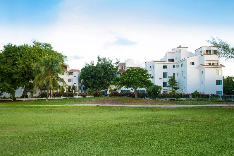 Fotos del hotel Las Gaviotas  & Suites:  2