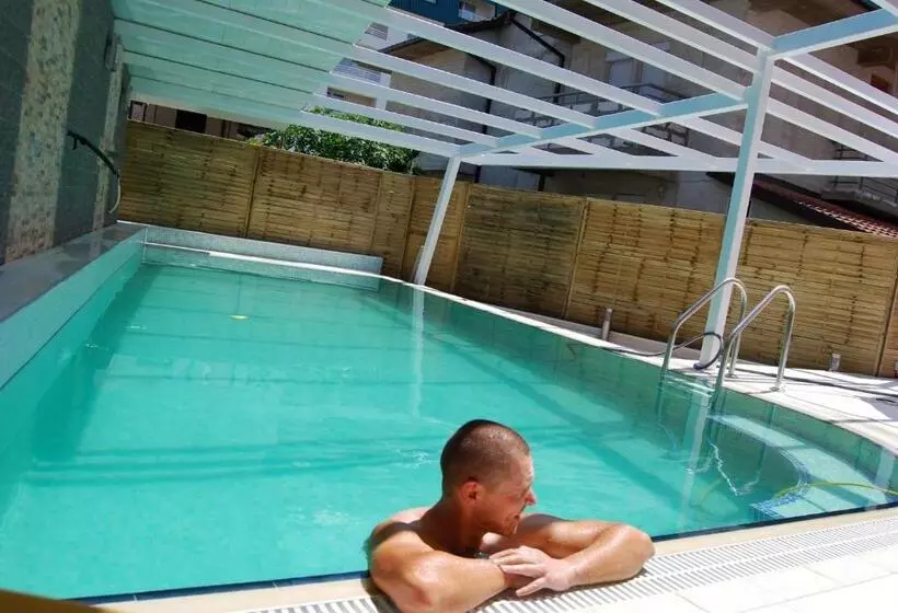 Fotos del hotel Villa Milka:  12