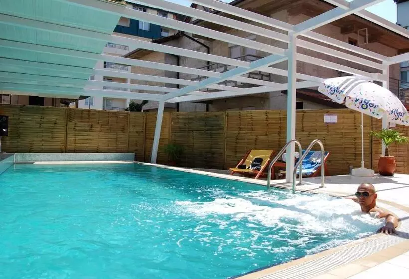 Fotos del hotel Villa Milka:  14