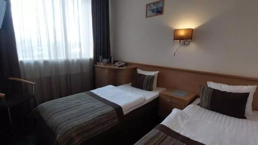 Sky High  Airport 200 Meters From The Terminal