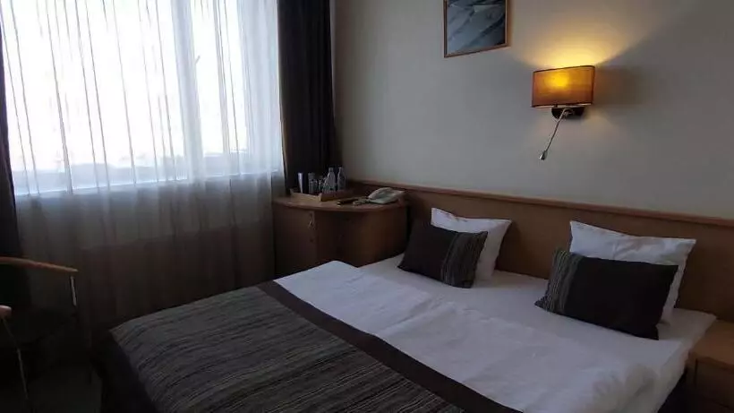 Fotos del hotel Sky High  Airport 200 Meters From The Terminal:  18