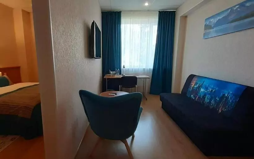 Fotos del hotel Sky High  Airport 200 Meters From The Terminal:  14