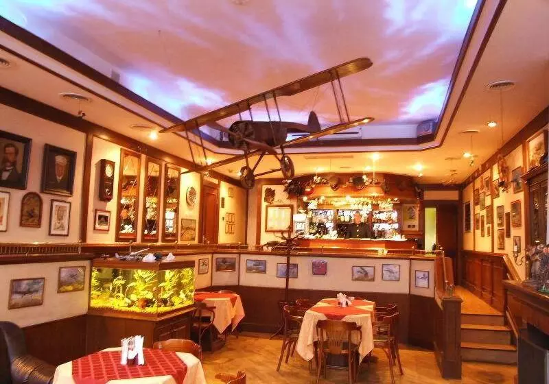 Fotos del hotel Sky High  Airport 200 Meters From The Terminal:  21