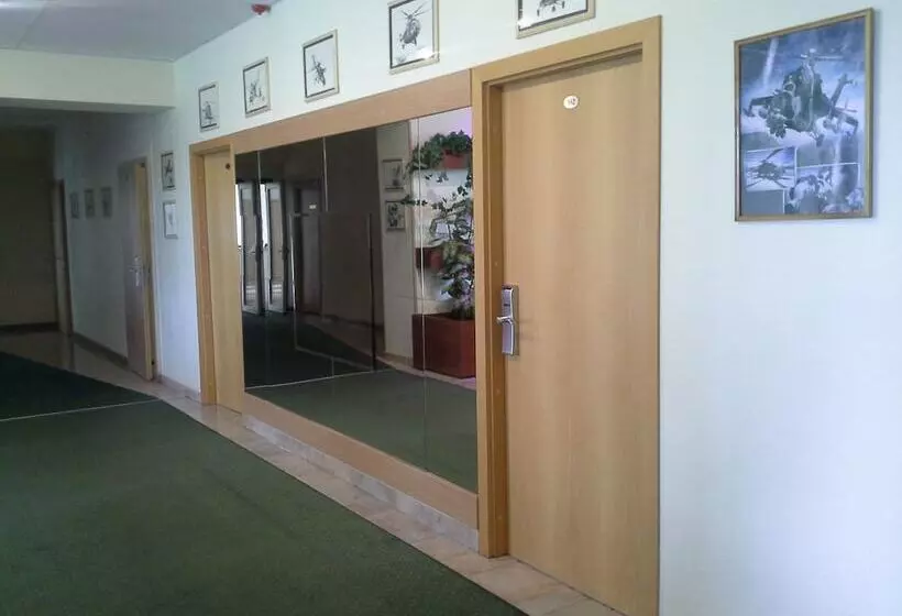 Fotos del hotel Sky High  Airport 200 Meters From The Terminal:  25