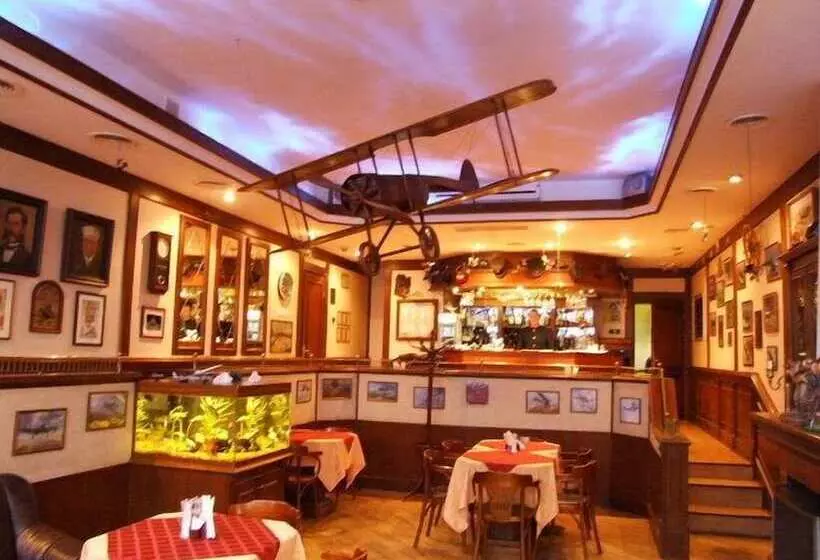 Fotos del hotel Sky High  Airport 200 Meters From The Terminal:  13