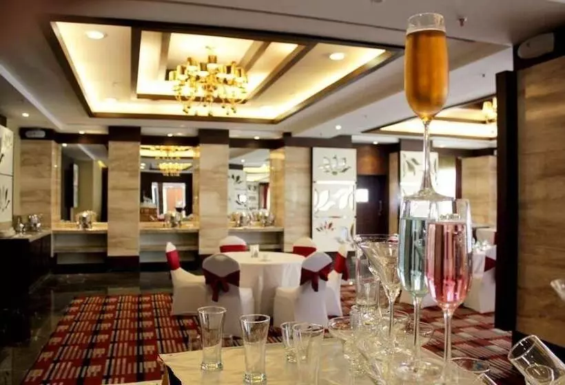 Fotos del hotel The Golden Palms Hotel & Spa Delhi:  13