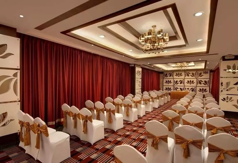 Fotos del hotel The Golden Palms Hotel & Spa Delhi:  7