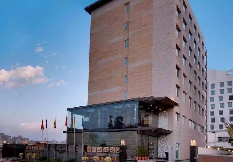 The Golden Palms Hotel & Spa Delhi