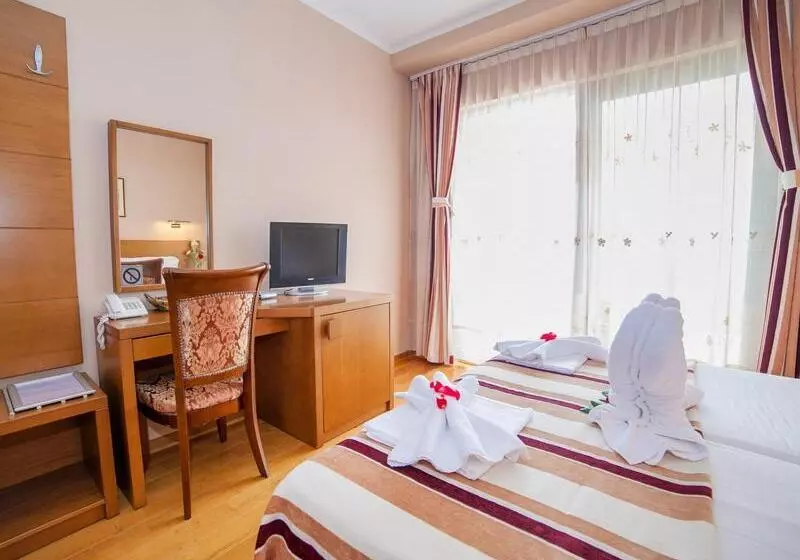 Fotos del hotel Petrovac:  3