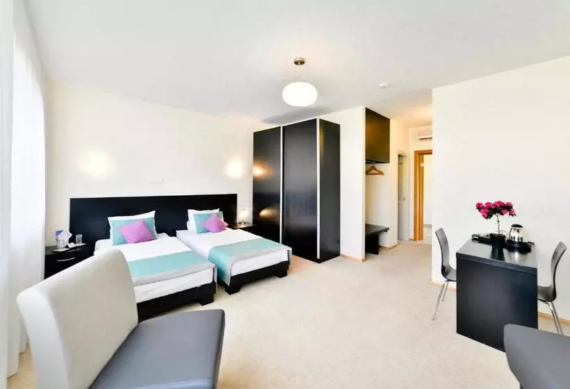 Vantis Riverside View Free Parking