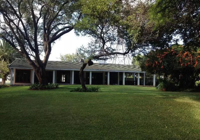 Fotos del hotel Musketeers Lodge:  11