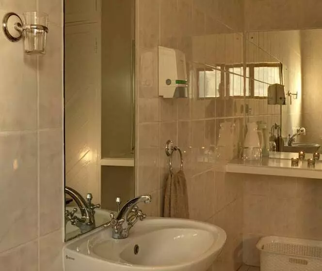 Fotos del hotel Musketeers Lodge:  10