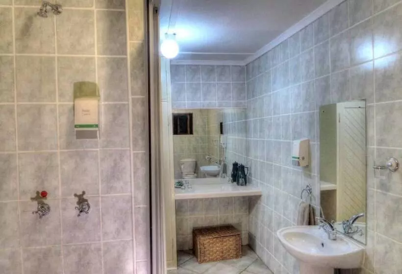 Fotos del hotel Musketeers Lodge:  5