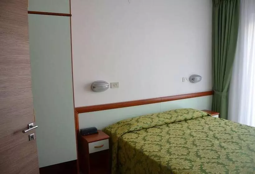 Fotos del hotel Cristina:  8