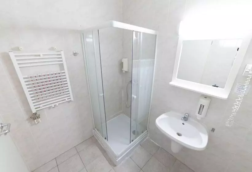 Fotos del hotel Queen Mary:  7