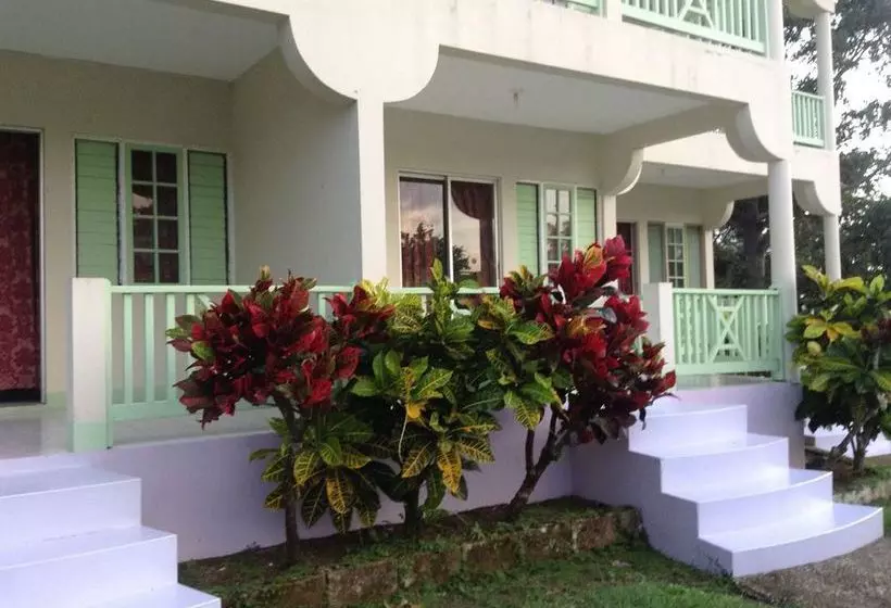 Fotos del hotel Royale Hummingbird Cliff Resort:  5