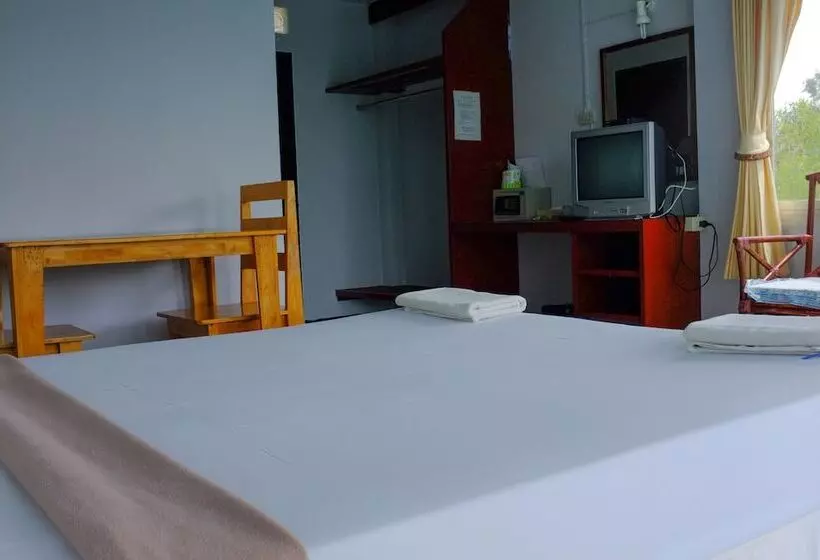 Thaniza Beachfront Resort