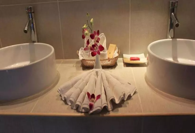 Fotos del hotel The Waterfront Boutique  & Cafe:  3