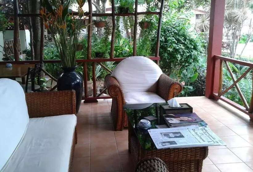 Fotos del hotel The Waterfront Boutique  & Cafe:  5