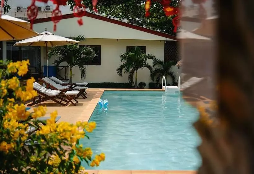 The Waterfront Boutique  & Cafe