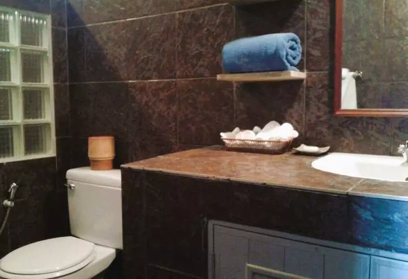 Fotos del hotel The Waterfront Boutique  & Cafe:  6