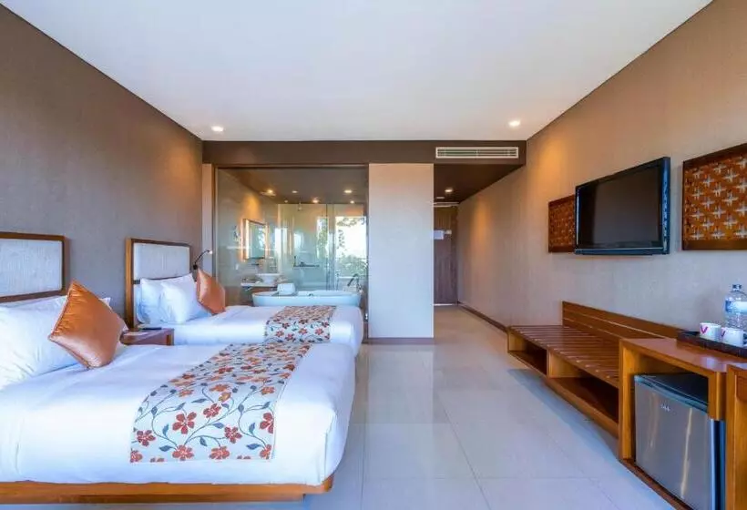 Vouk Hotel And Suites
