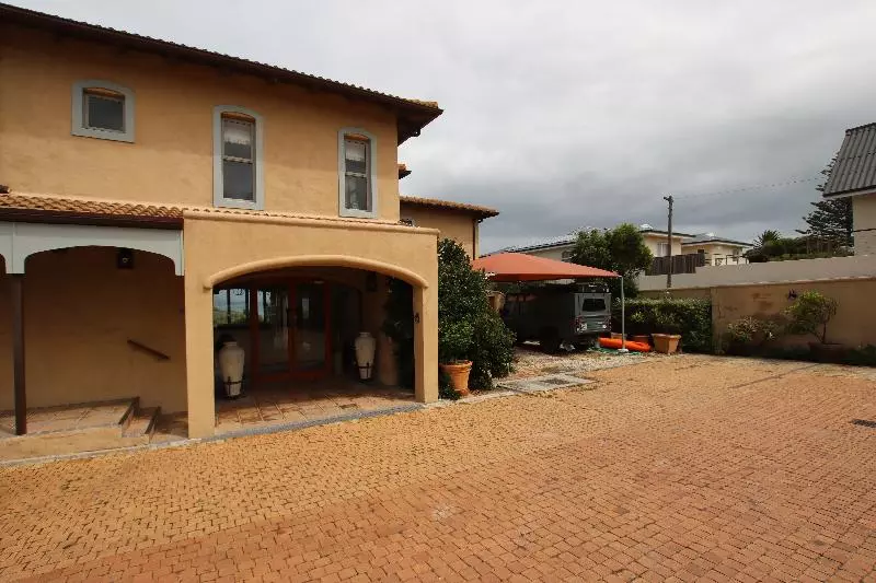 Fotos del hotel On The Cliff Guest House:  19