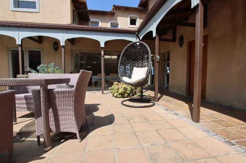 Fotos del hotel On The Cliff Guest House:  9