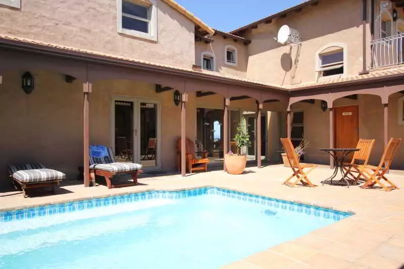 Fotos del hotel On The Cliff Guest House:  2