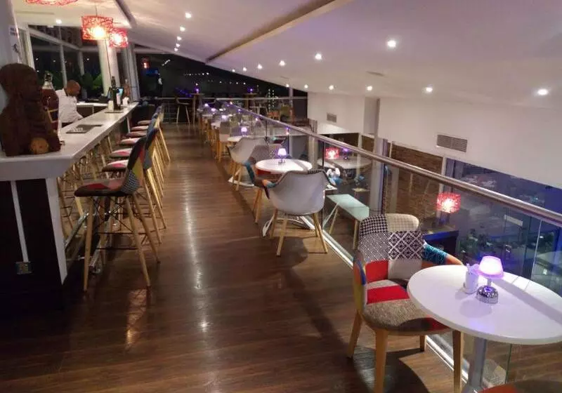 Fotos del hotel Cloud Hotel & Suites:  8