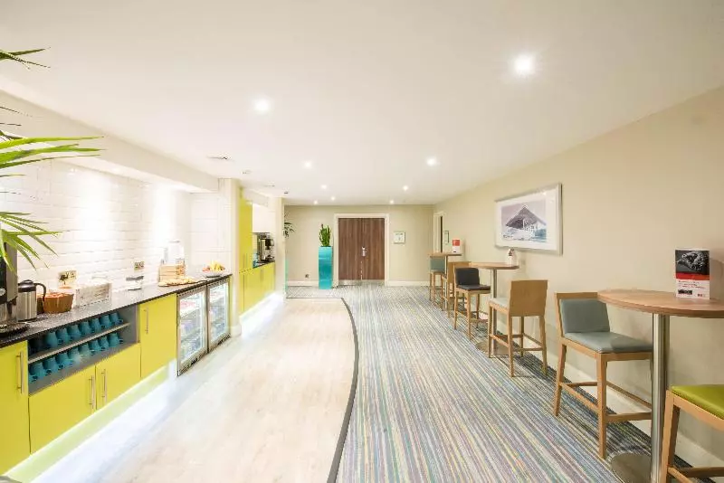 Fotos del hotel Holiday Inn Cardiff  North M4:  19