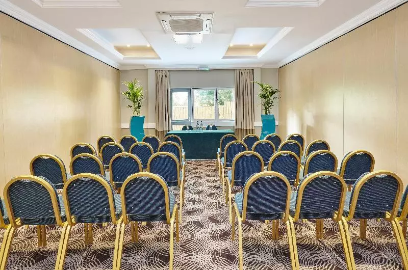 Fotos del hotel Holiday Inn Cardiff  North M4:  17