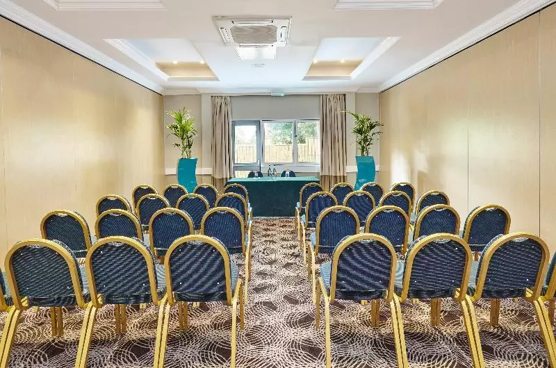 Fotos del hotel Holiday Inn Cardiff  North M4:  21