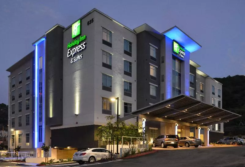 Holiday Inn Express & Suites San Diego  Mission Valley, An Ihg